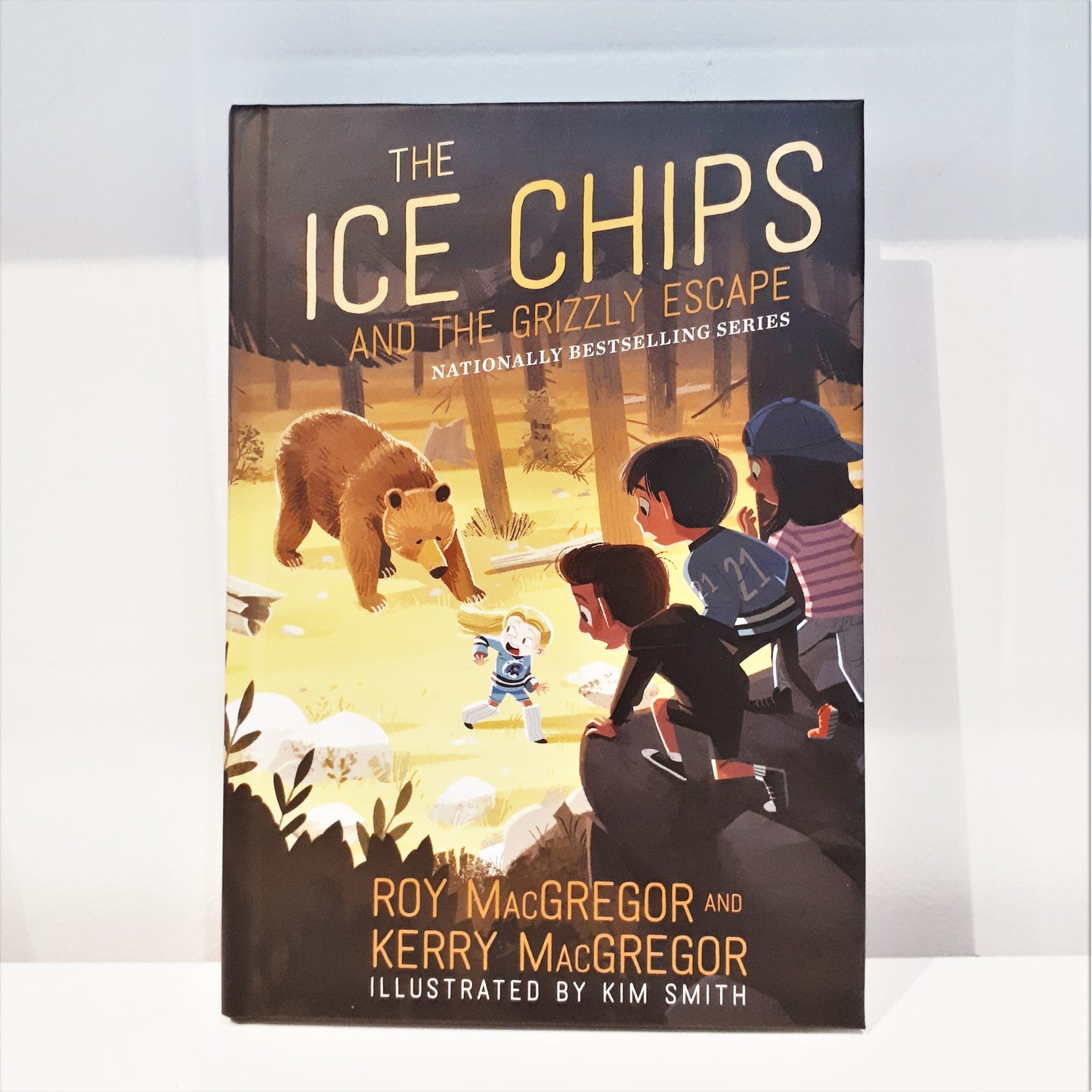 The Ice Chips and the Grizzly Escape by Roy MacGregor and Kerry MacGregor